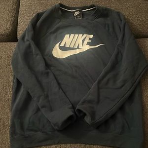 Nike Sweatshirt for Women’s (will come washed and ironed!)
